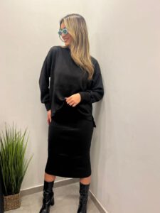 חליפת סריג שחורה