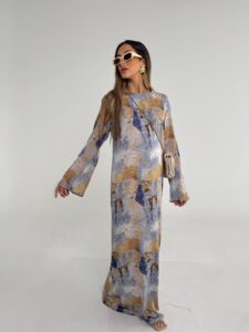 שמלת הדפס גווני תכלת סאטן